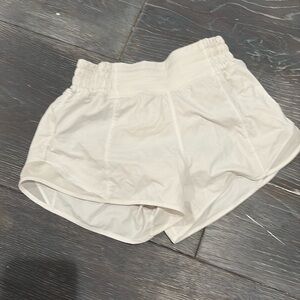 Lululemon-Hotty Hot High-Rise Lined White Short 2”